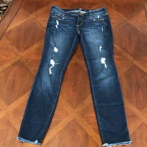 Hollister women’s ~ GIRLS  Jeans, low-rise super skinny classic stretch.